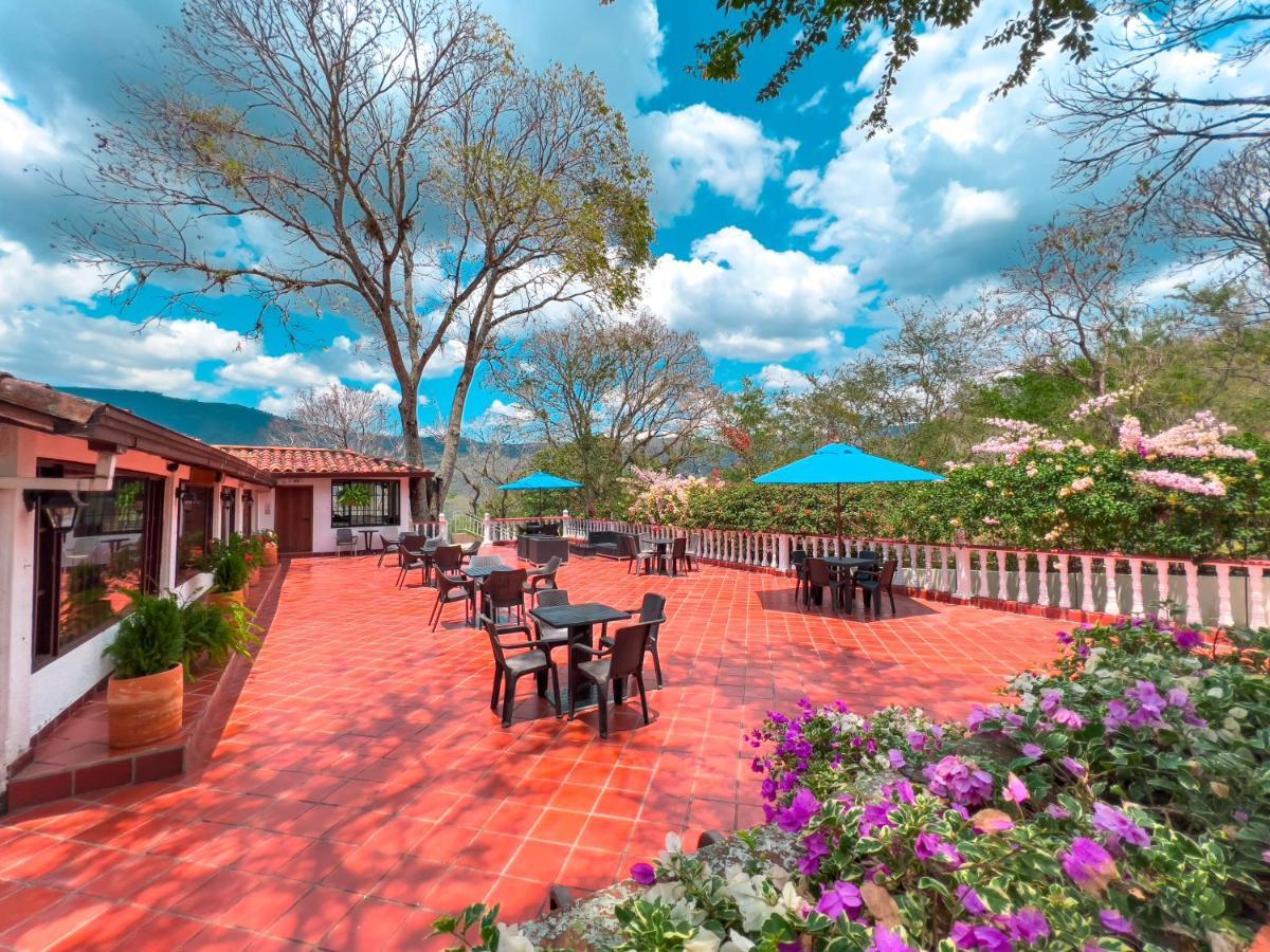 Hotel Campestre La Trinidad San Gil Exterior photo